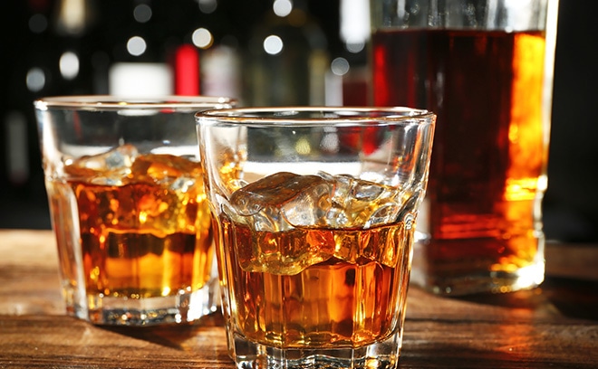 厳選されたブランデー、ウイスキー